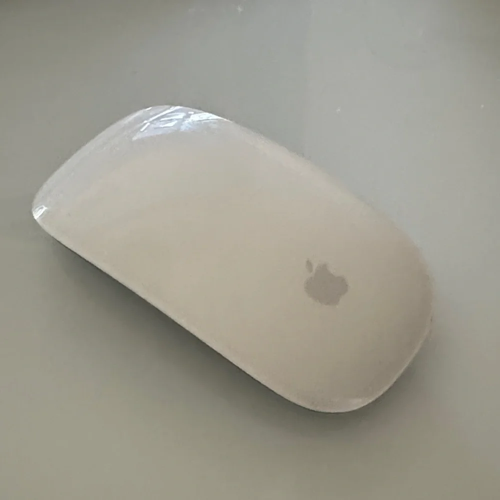 Apple Magic Mouse - Picture 1 of 2